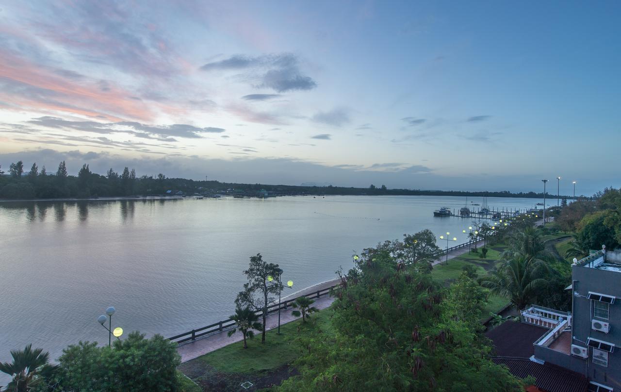 Krabi City Seaview Hotel Buitenkant foto